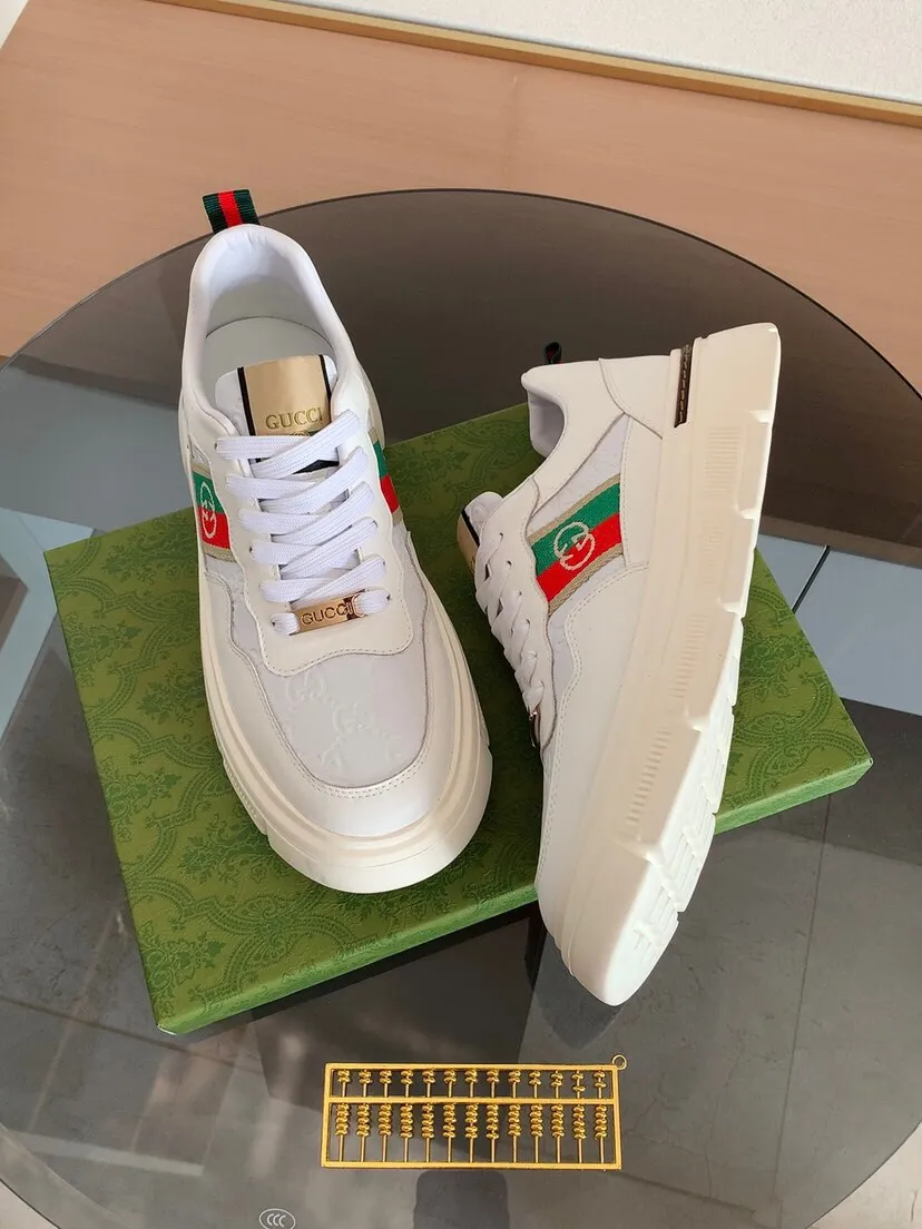 Factory price 400. The new GUCCI (Gucci) is launched at the same time, new men's shoes, 😘fabrics are selected imported cowhide, lining: sheepskin lining. 👍🏿 High-end ☄️ air-cushion molded anti-slip rubber outsole, exquisite lines, simple and elegant, comfortable and high-end for leisure travel. Code number: 38 to 44 (45 can be customized and cannot be returned or exchanged)
